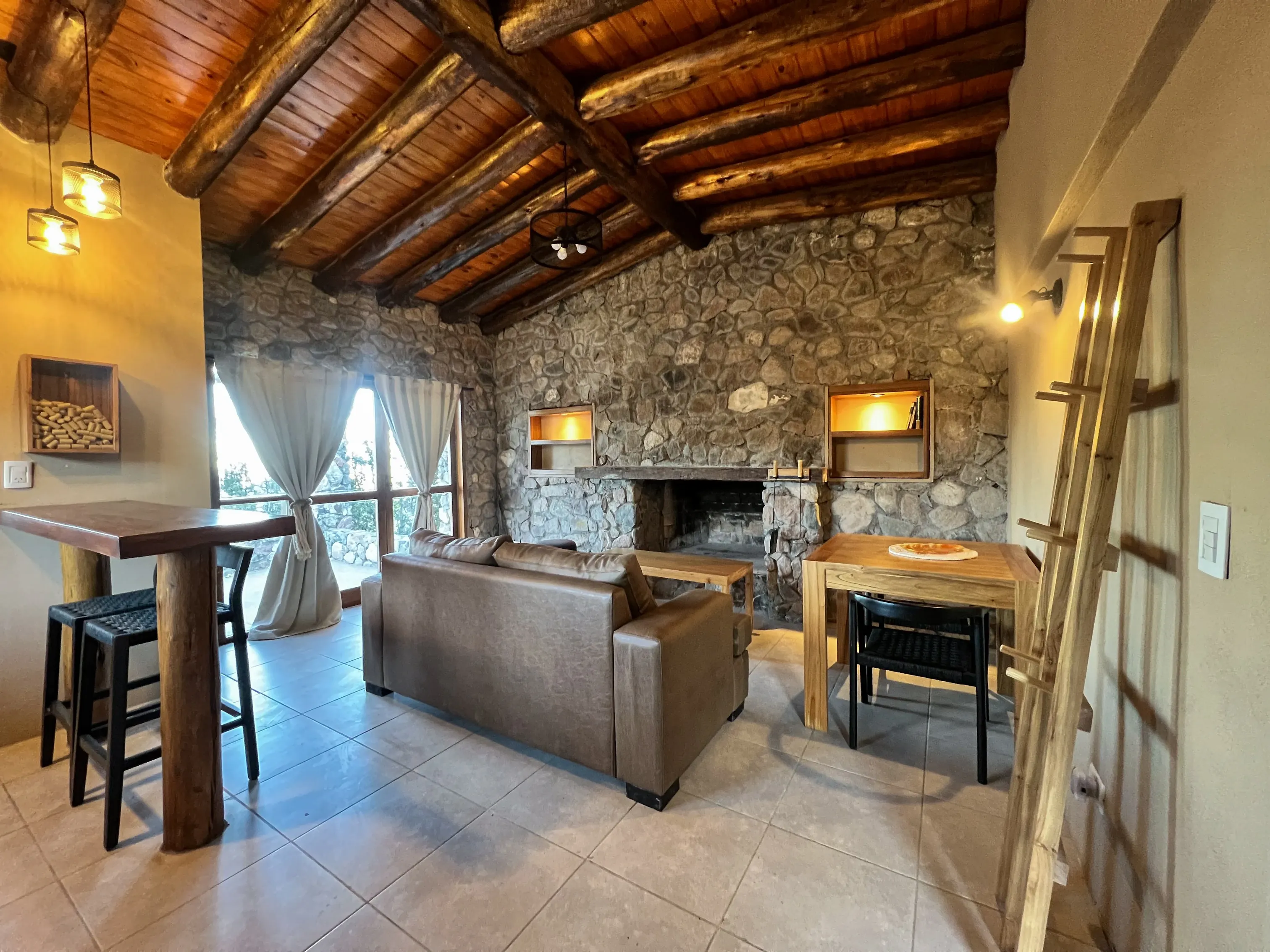 Living Comedor con Hogar a Leña
